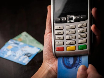 星支付POS机：养卡选大POS机还是小POS机好？